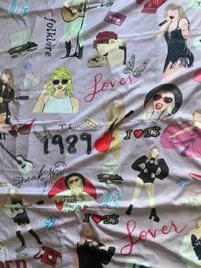 NWOT Taylor Swift Folklore Inspired Queen Duvet Cover & 2 Shams